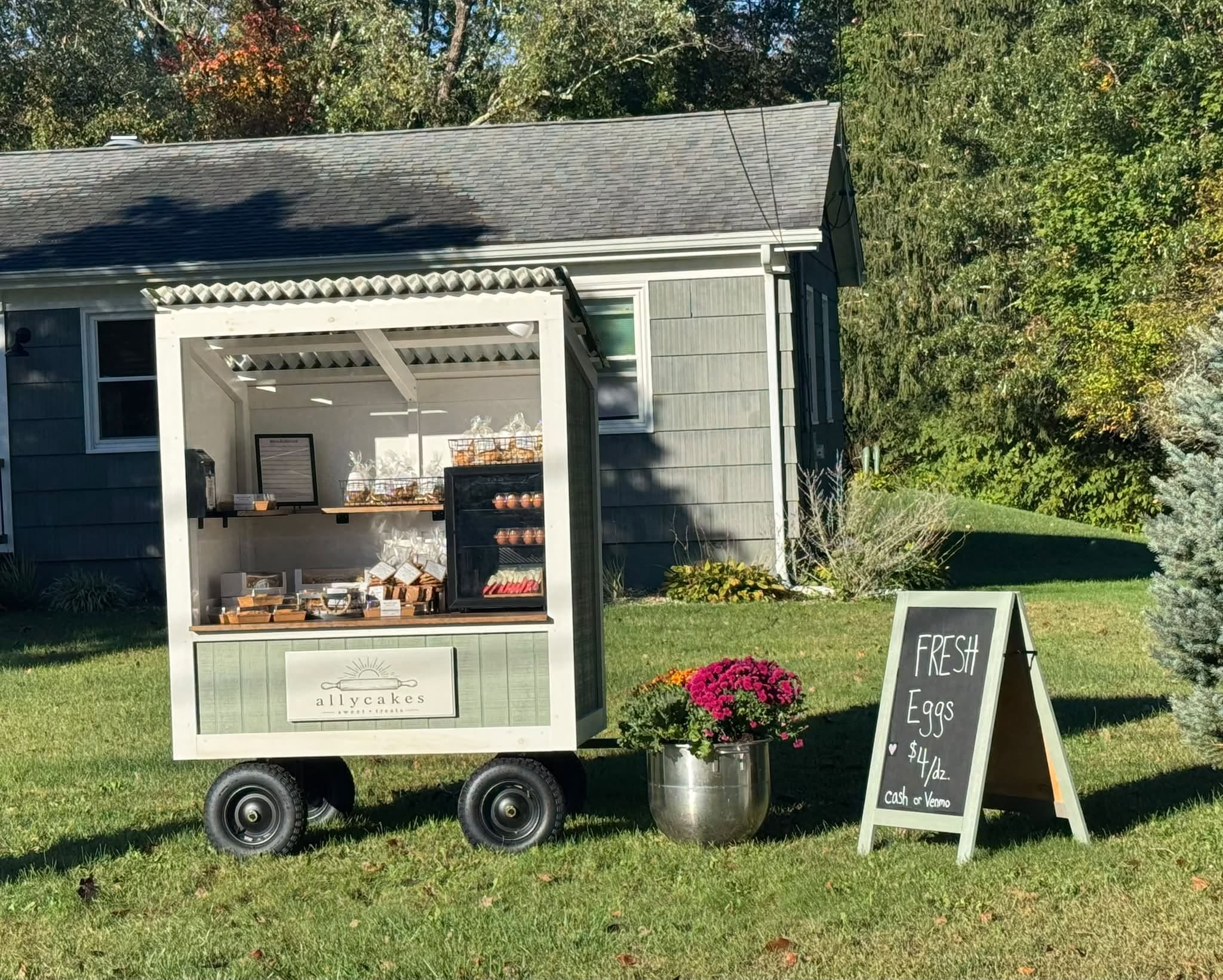 The allycakes roadside bakery cart